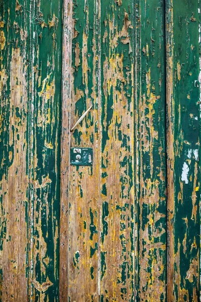 Темна подряпана гранжева дерев'яна текстурована стіна . — стокове фото