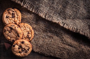 Çikolata parçacıklı kurabiye. 