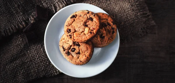 Galletas con chips de chocolate —  Fotos de Stock