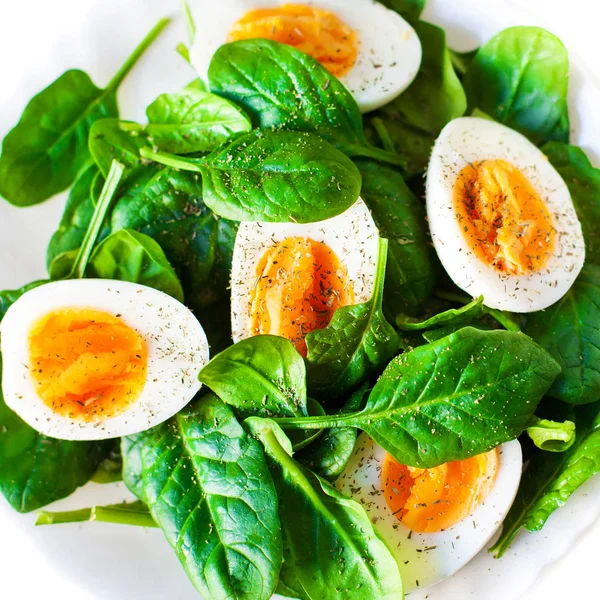 Boiled halved eggs — Stock Photo, Image