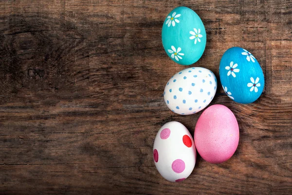 Påsk bakgrund med ägg — Stockfoto