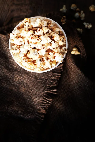 Domácí konvice kukuřice popcorn — Stock fotografie