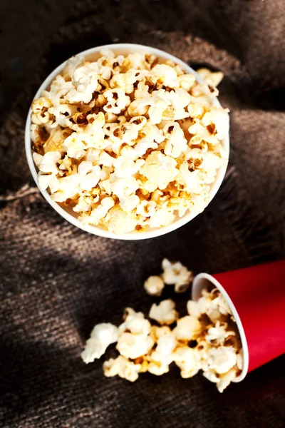 Domácí konvice kukuřice popcorn — Stock fotografie