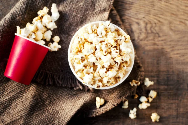Domácí konvice kukuřice popcorn — Stock fotografie