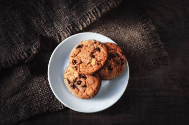 Çikolata parçacıklı kurabiye. 