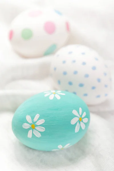 Húsvéti tojás fehér alapon — Stock Fotó