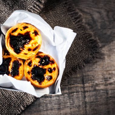 Tatlı curstard ile kremsi yumurta tart