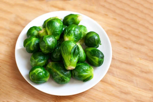 Pile of Fresh Green Brussels sprouts — Stock Photo, Image