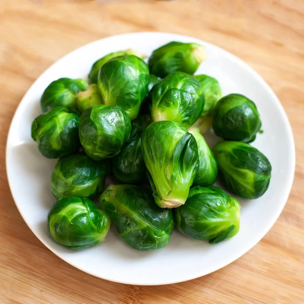 Haufen frischer grüner Rosenkohl — Stockfoto