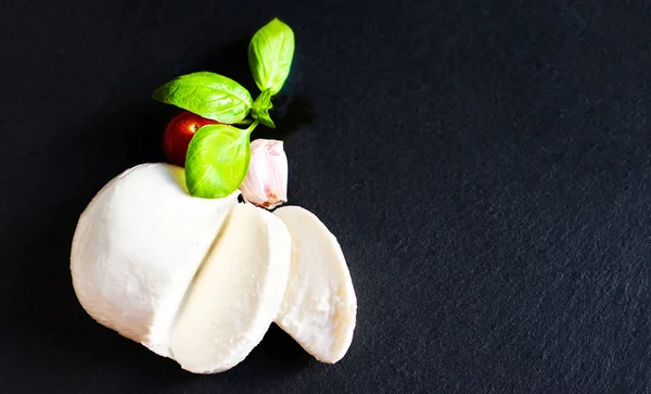 Palla di mozzarella bianca — Foto Stock