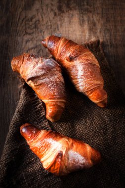 taze kruvasanlar altın