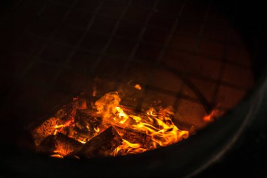 Barbekü alev görünümünü