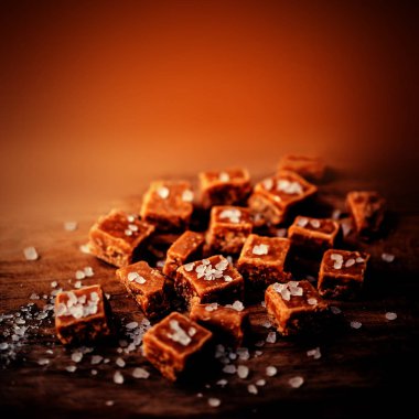 lezzetli karamel parçaları