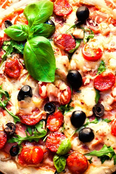 Итальянская классическая пицца — стоковое фото