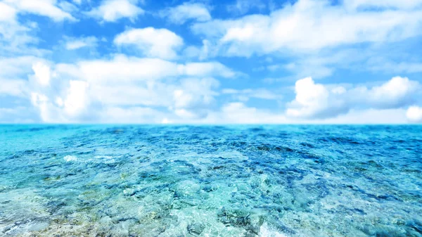 Tropischer Ozean mit blauem Himmel — Stockfoto