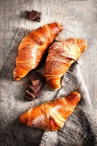 Frische und leckere Croissants — Stockfoto