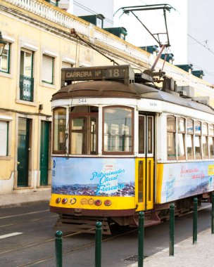 Abril Köprüsü ve ünlü sarı tramvay