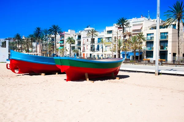 Beach sand, sea and boats in Badalona — Stock Photo, Image