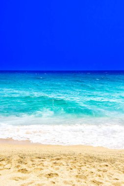 Boş kumlu plaj ve okyanus 