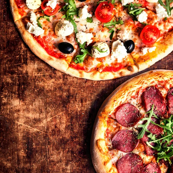 Färsk Ugnsbakad varm pizza slices — Stockfoto