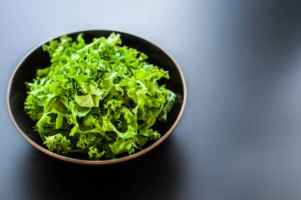 Fresh green kale salad leaves — Stock Photo, Image