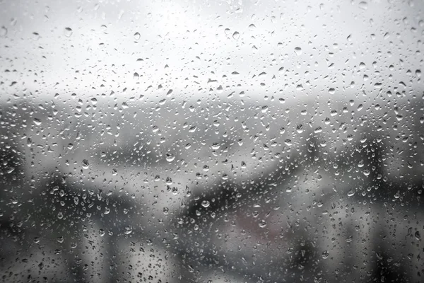 Druppels regen op ruiten — Stockfoto