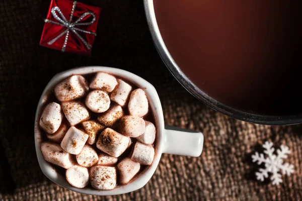 Hot chocolate mug with marshmallow — Stock Photo, Image