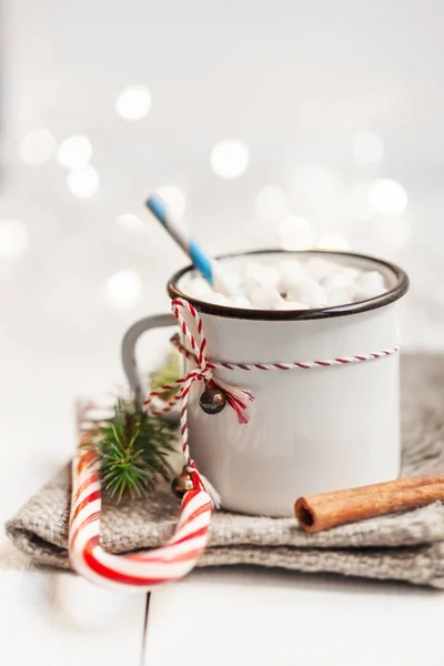 Tasse au chocolat chaud avec guimauve — Photo