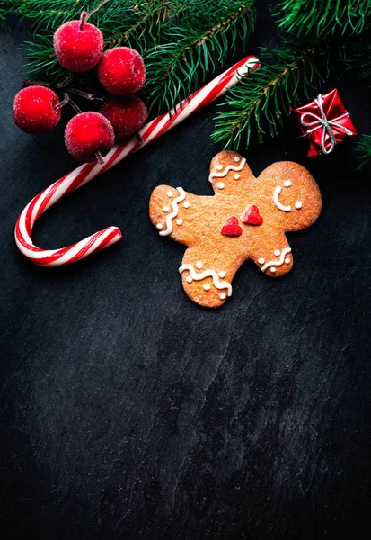 Vánoční složení s cookie perník muž — Stock fotografie
