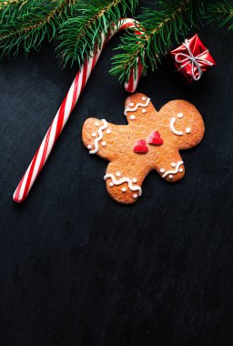 Zencefilli kurabiye adam kurabiye ile Noel kompozisyon