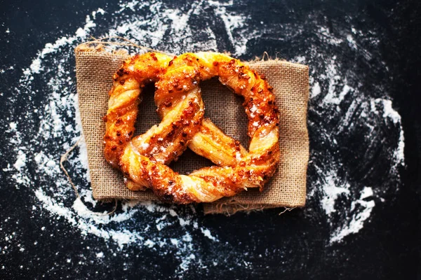 Lezzetli taze Bavyera simit  