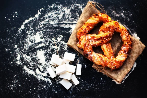 Dolce pretzel e zucchero — Foto Stock