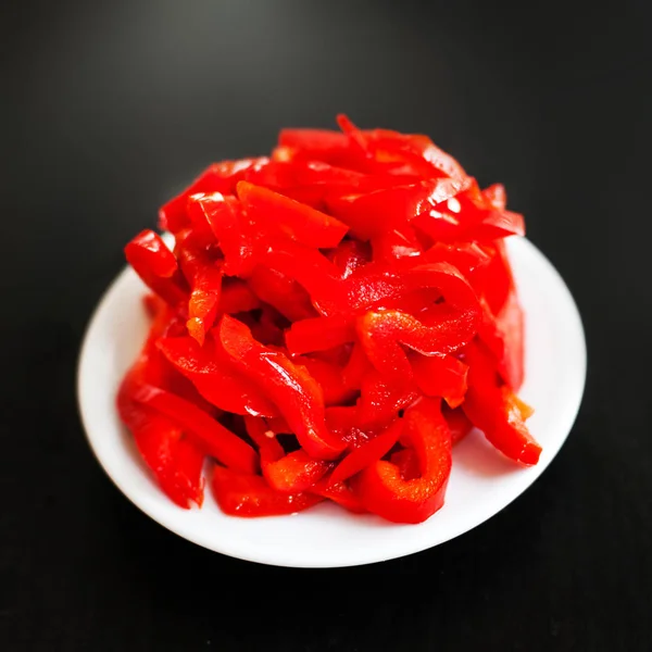 Verduras Enlatadas Pimientos Rojos Marinados Sobre Fondo Blanco Con Espacio —  Fotos de Stock