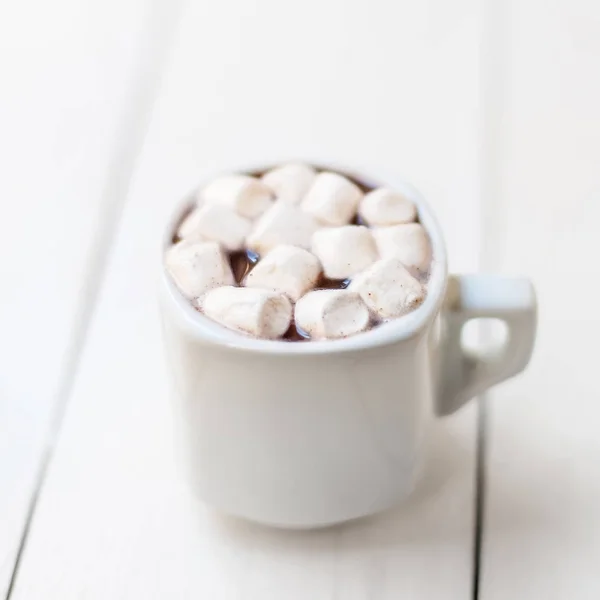 Varm kakao mugg med marshmallows — Stockfoto