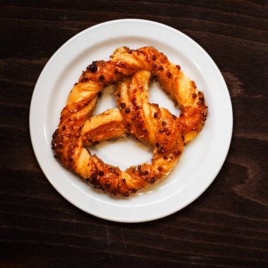 Lezzetli taze Bavyera simit  