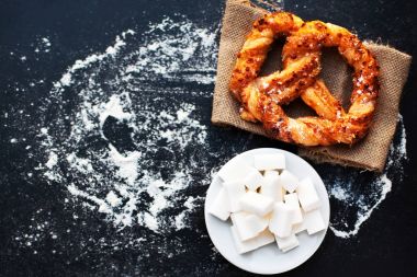 Tatlı tuzlu kraker ve şeker