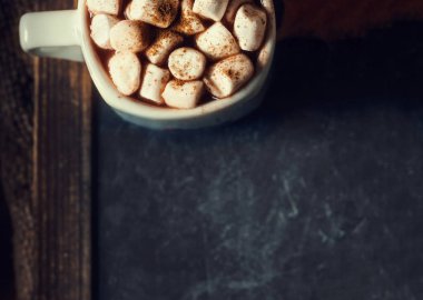 Marshmallow ile sıcak kakao kupa 