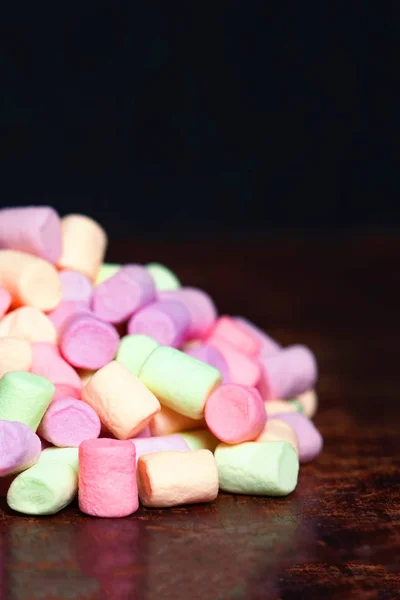 Pequenos marshmallows coloridos — Fotografia de Stock