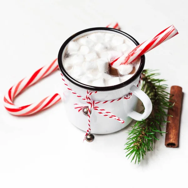 Hot cocoa mug  with marshmallows — Stock Photo, Image