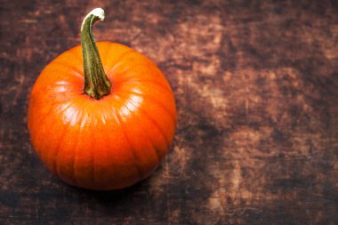 Turuncu masaya kabak