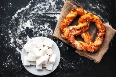 Tatlı tuzlu kraker ve şeker