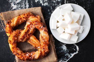 Tatlı tuzlu kraker ve şeker