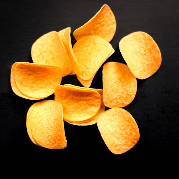 Хрусткі картопляні чіпси — стокове фото