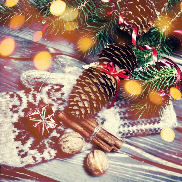 Christmasdecorations op donker hout — Stockfoto