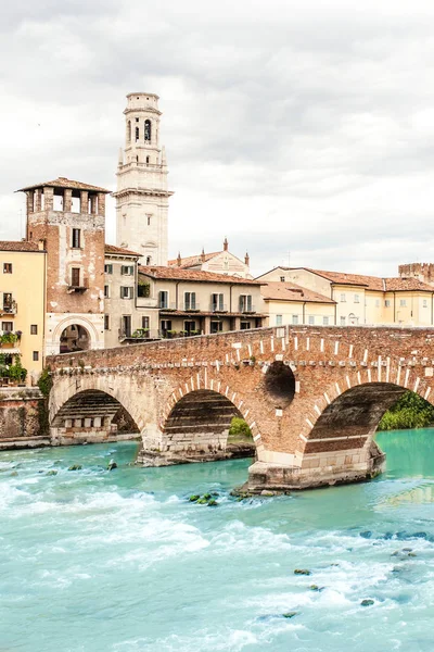 Köprü Ponte Pietra — Stok fotoğraf