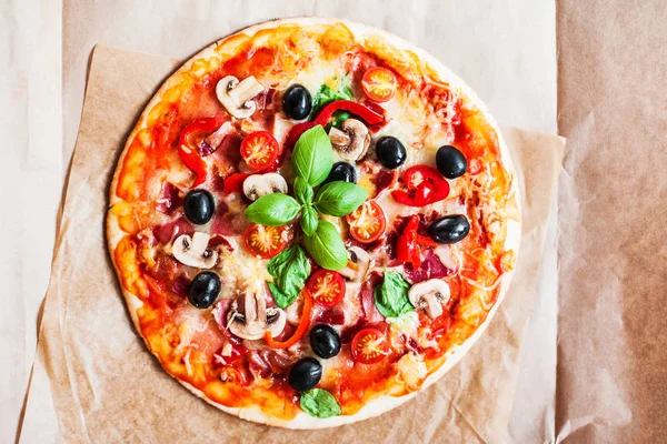 Pizza piccante al peperoncino — Foto Stock