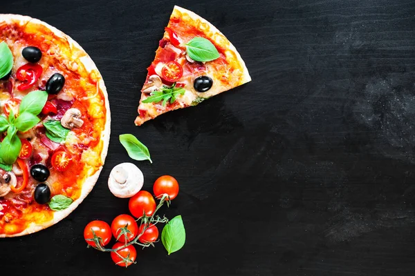 Forró Pepperoni Pizza — Stock Fotó
