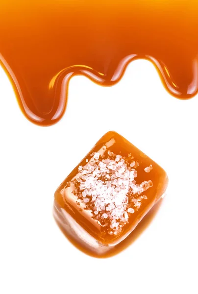 Карамельний соус і цукерки — стокове фото