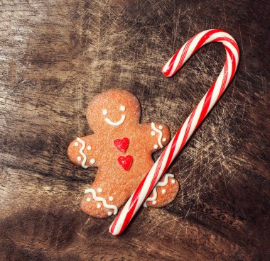  Zencefilli kurabiye ve tatil dekorasyon ile Noel arka plan. Noel araba