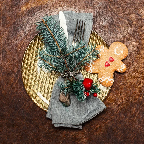 Apparecchiatura Tavola Natale Con Decorazioni Festive Sfondo Legno Con Spazio — Foto Stock